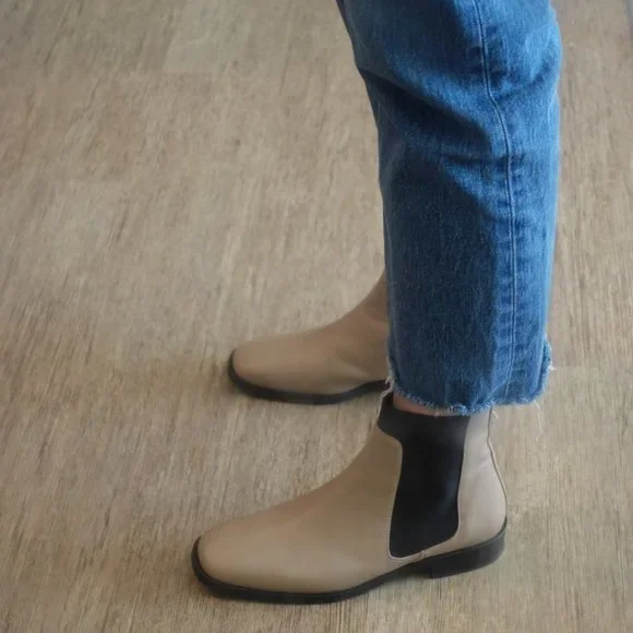 The Italian Leather Square Toe Chelsea Boot - Picture 4 of 7